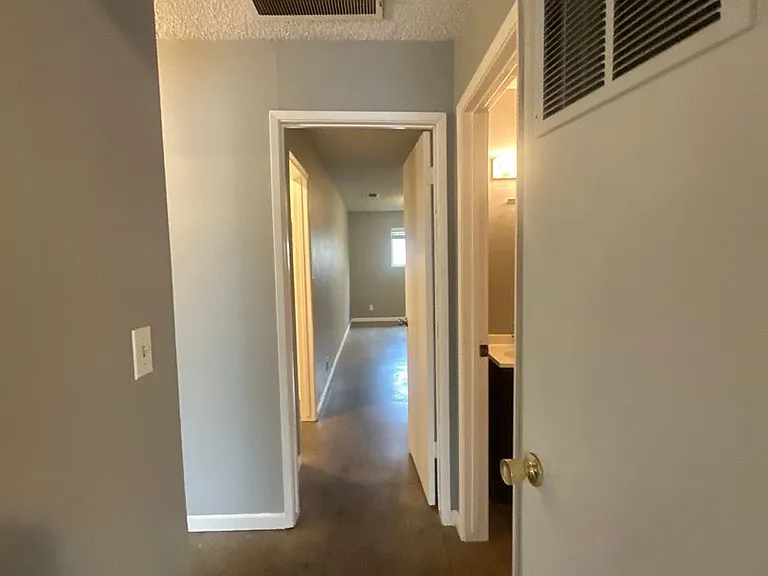 1331 Frankfort Ct — Photo 11