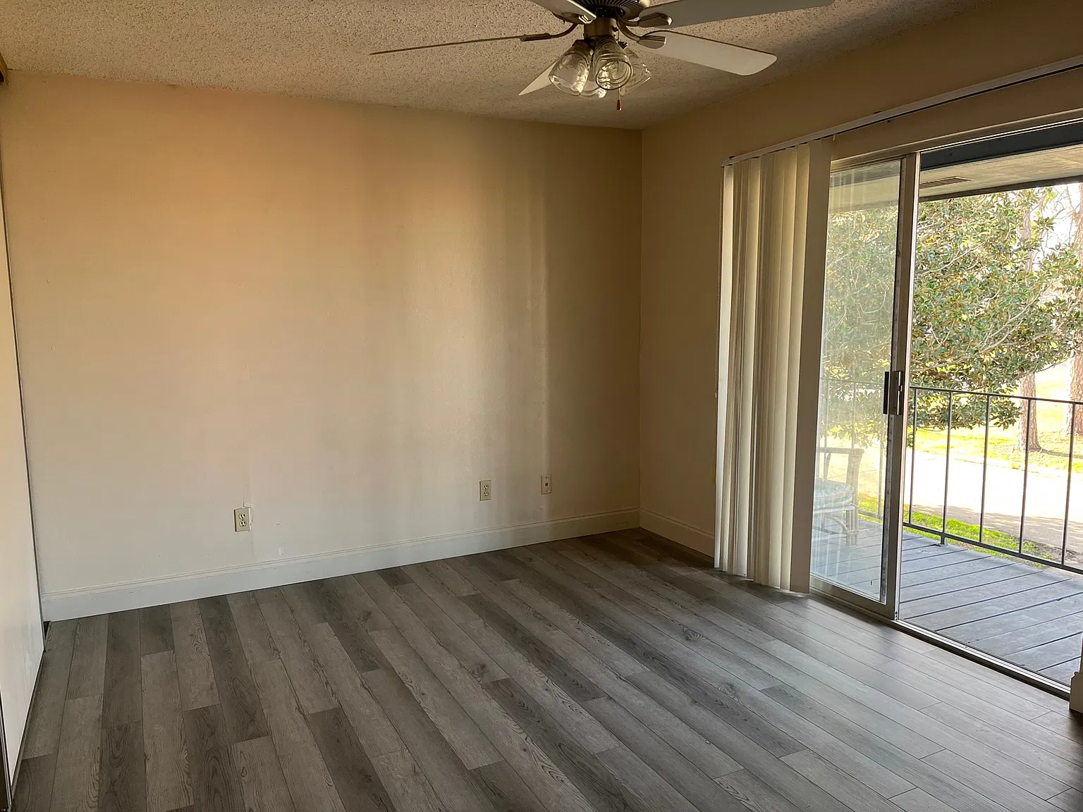 2 bed, 1.5 bath, 1008 sqft, $1,200 — Photo 4
