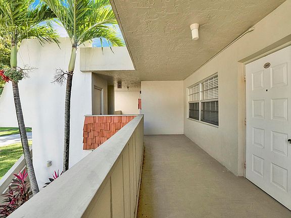 5th image of 823 Cypress Boulevard #203