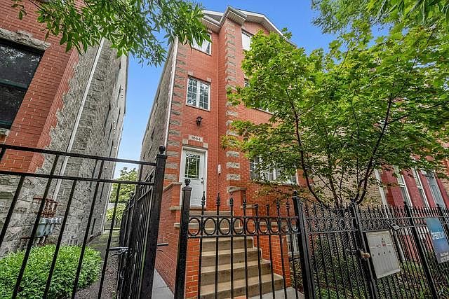 1st image of 1064 N Marshfield Ave #1