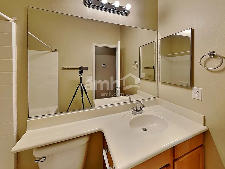 7227 W Darrow St — Photo 21