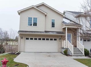 1012 Sunny Side Dr, North Liberty, IA 52317