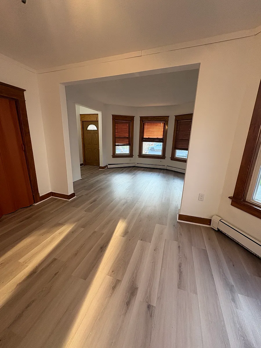 Building Photo - 826-28 Hampton Ave #2