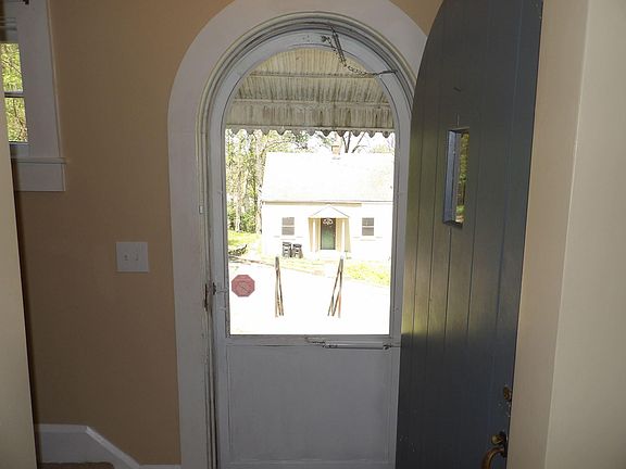 3rd image of 113 Arnett Ave