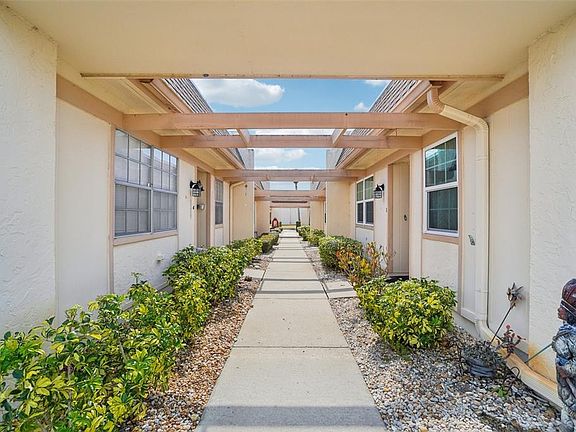2nd image of 11210 Carriage Hill Dr APT 2