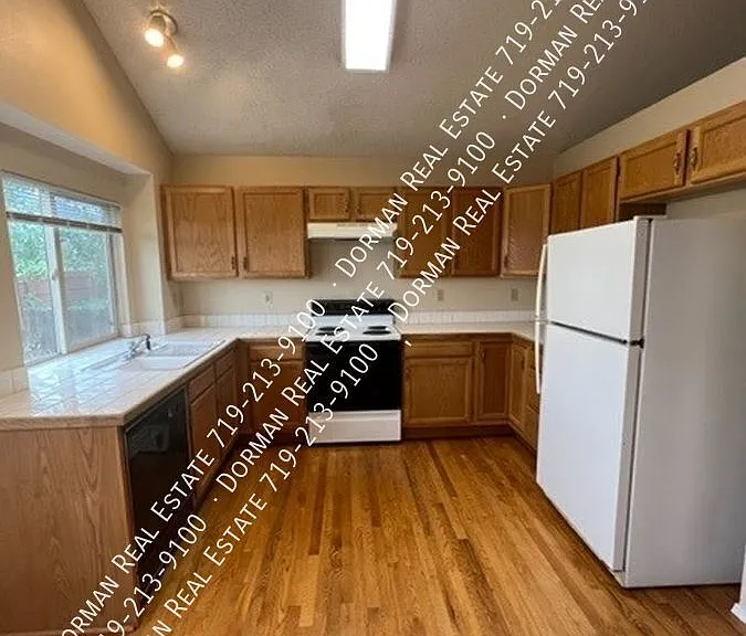 1275 Grass Valley Dr — Photo 3