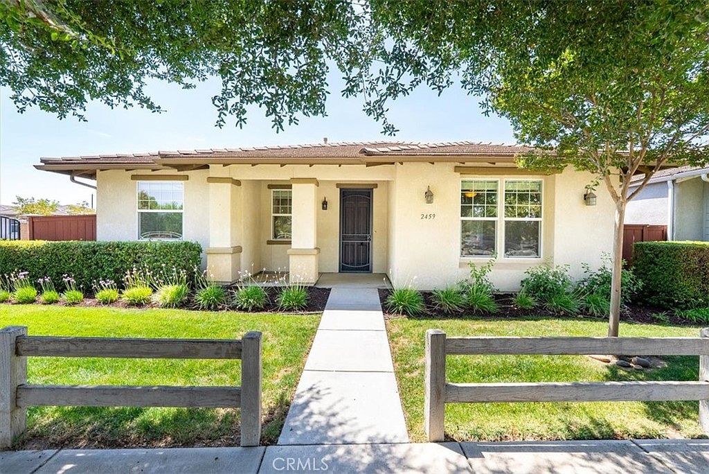 2459 Clubhouse Dr — River Oaks Golf Course
