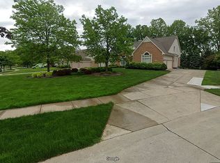 37171 Curtis Rd, Livonia, MI 48152