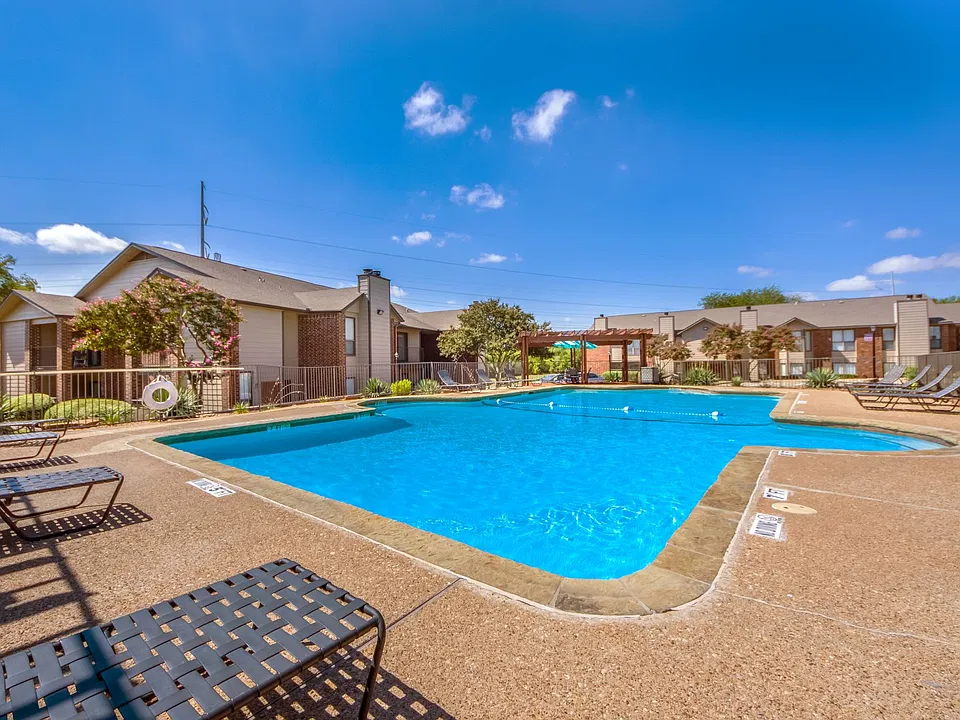 Valley Creek Apartments