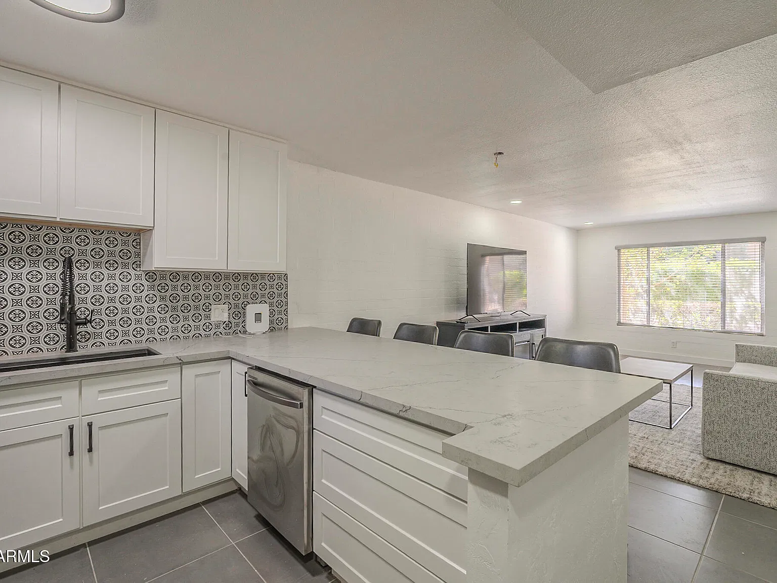 2 bed, 1.5 bath, 1039 sqft, $2,200 — Photo 3