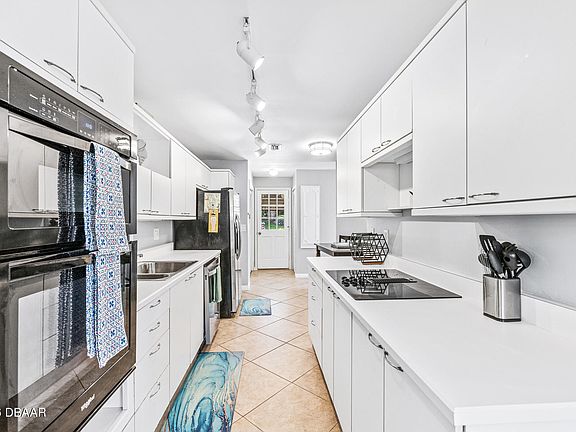 3rd image of 2962 Sea Oats Cir