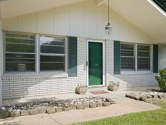 3rd image of 304 Cedarview Dr