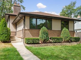 208 S Linden Ave, Westmont, IL 60559