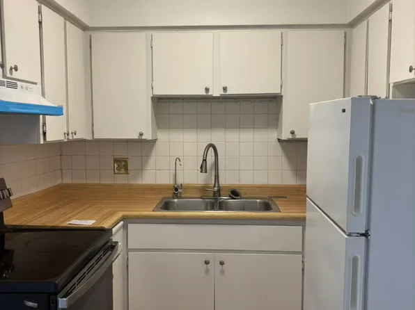 585 S Royal Crest Cir Unit 7, Las Vegas, NV 89169