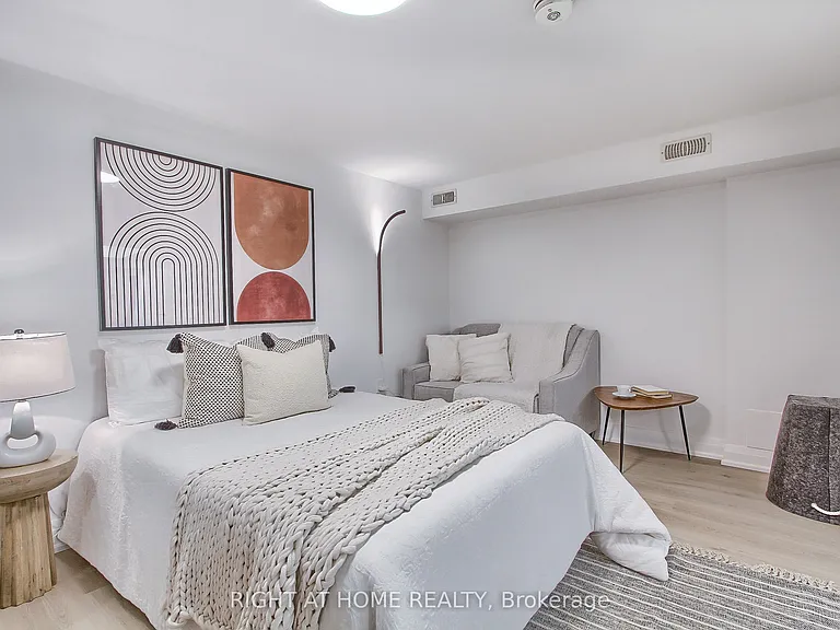 1201 Dovercourt Rd #4 — Photo 11