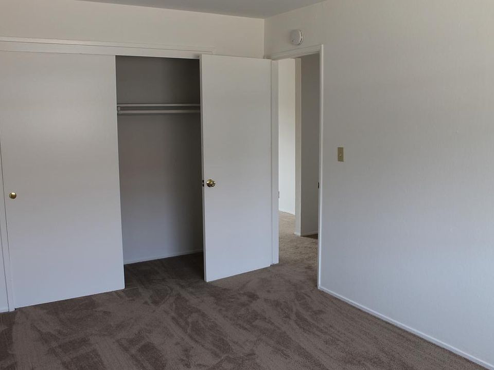 2nd image of 671 La Grande Dr APT 2