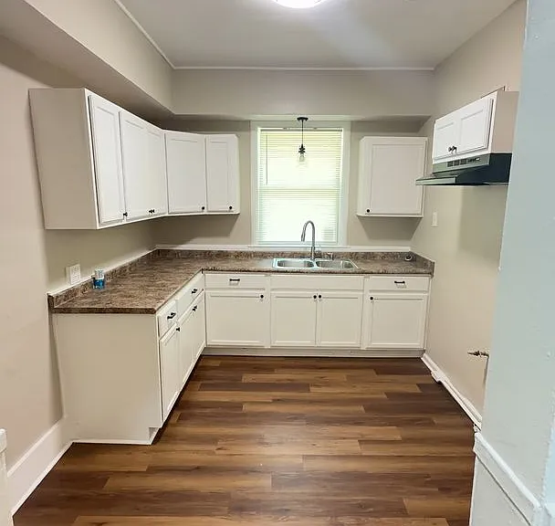 1029 N Barksdale St — Photo 3