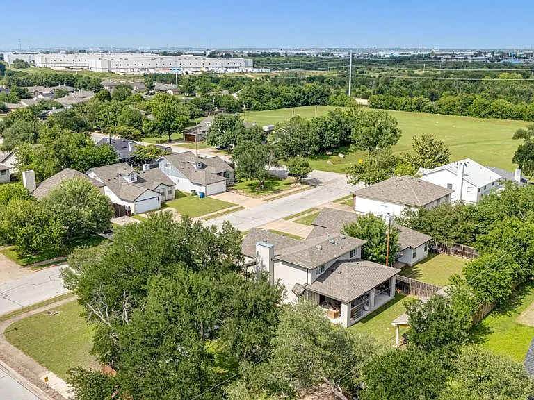 1409 Lantern Light Dr — Photo 25