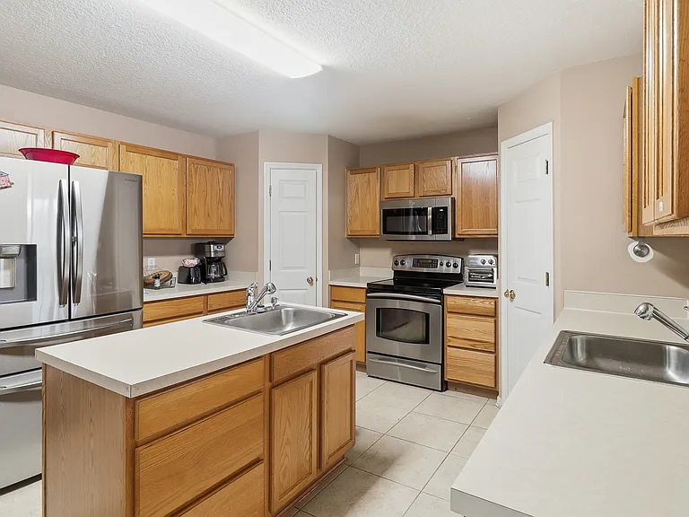 1609 Corner Meadow Cir — Photo 15