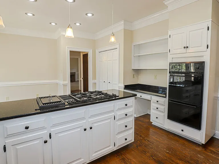 809 Houndslake Dr — Photo 17