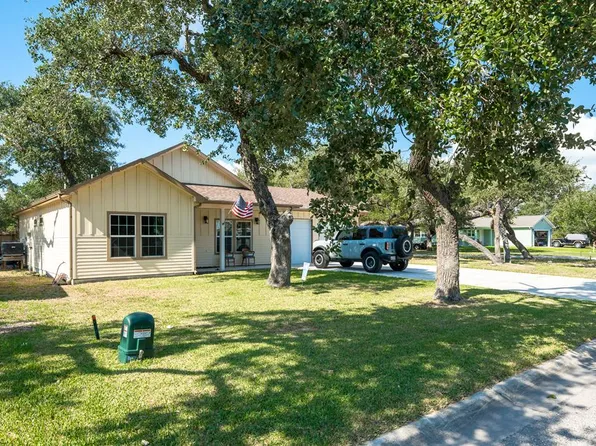 12-13 W Lake Dr, Rockport, TX 78382