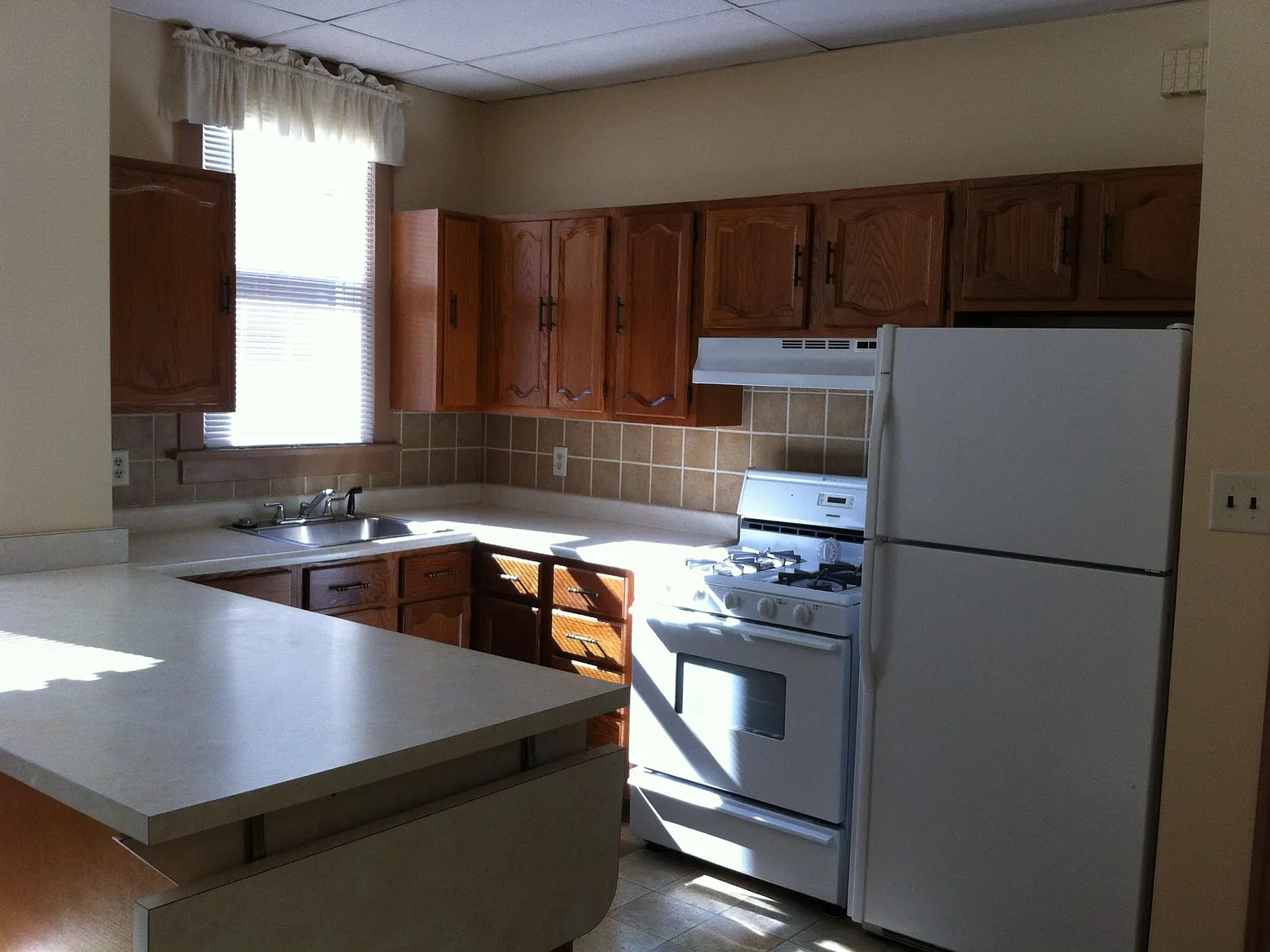 2 bed, 940 sqft, $1,300 — Photo 3
