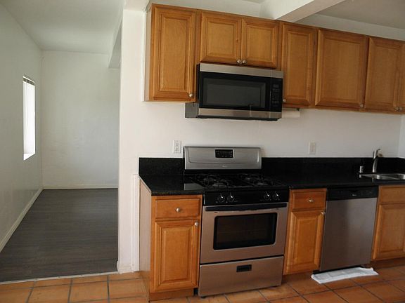 3rd image of 3332 1/2 Boundary St