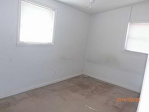 4th image of 1202 Crawford Dr