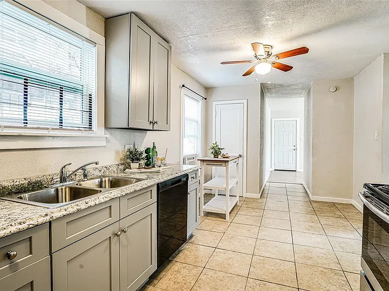 2520 Anita St — Photo 12