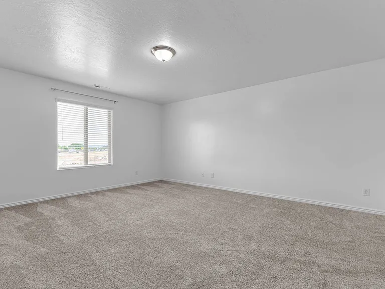 246 S 1800 E — Photo 14