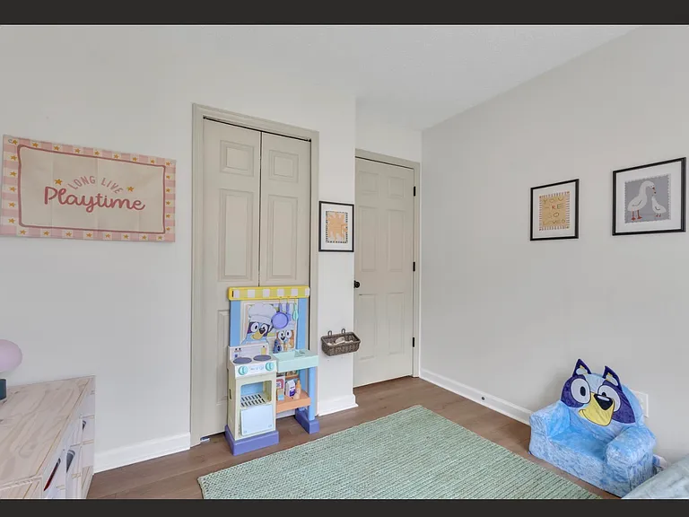 61 Brenda Ct — Photo 23