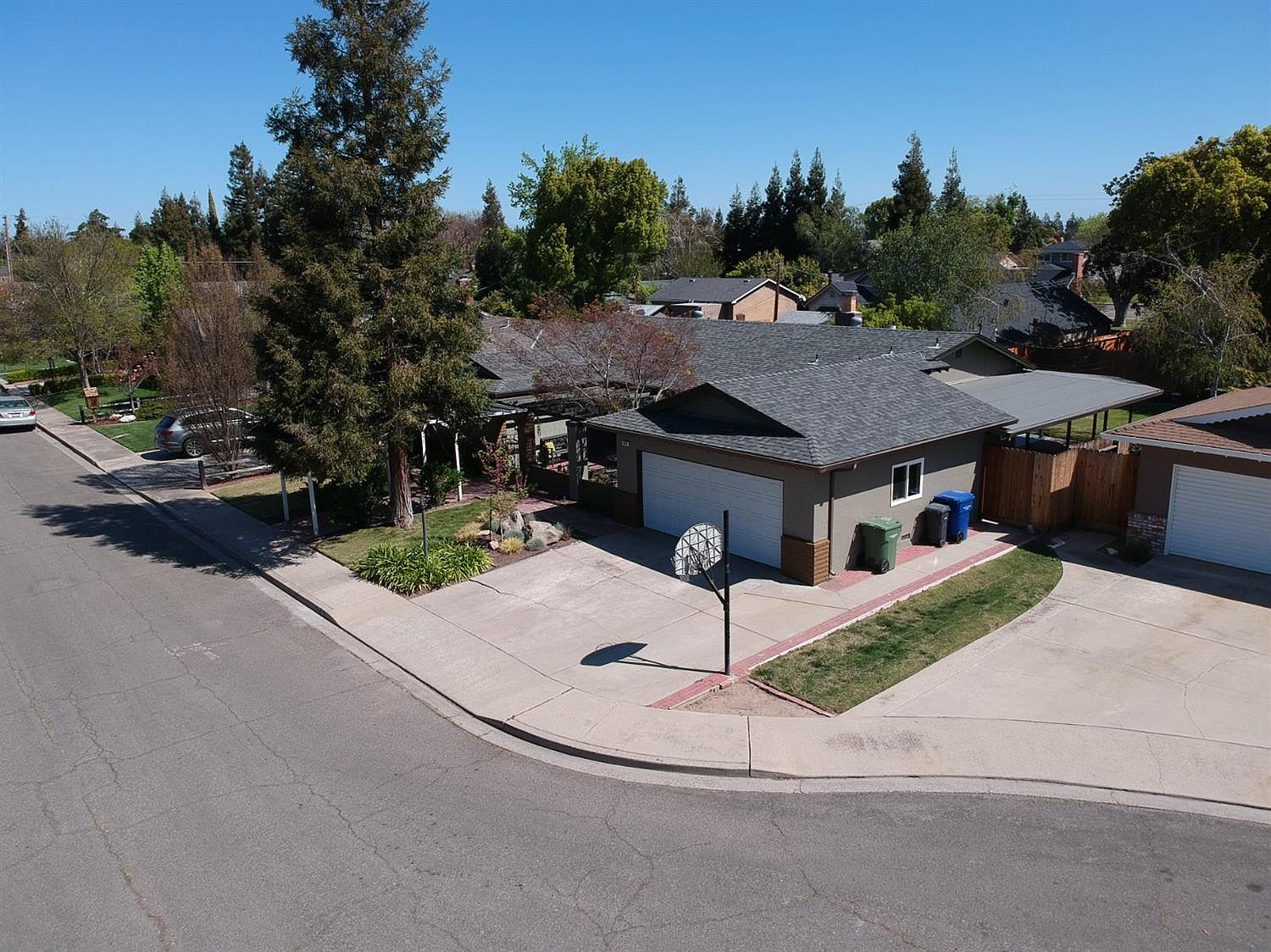 2020 Belhaven Pl Turlock Ca 95382 Zillow