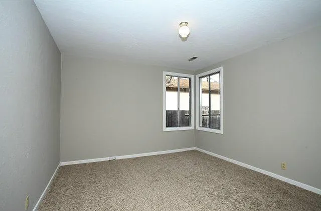 969 Rose Ave — Photo 11