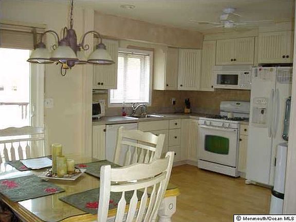 2nd image of 1114 Parkview Ln