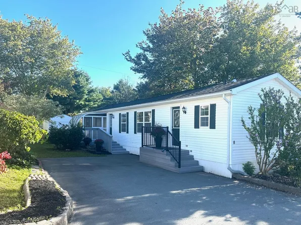 8 10th St, Lucasville, NS B4B 1R6