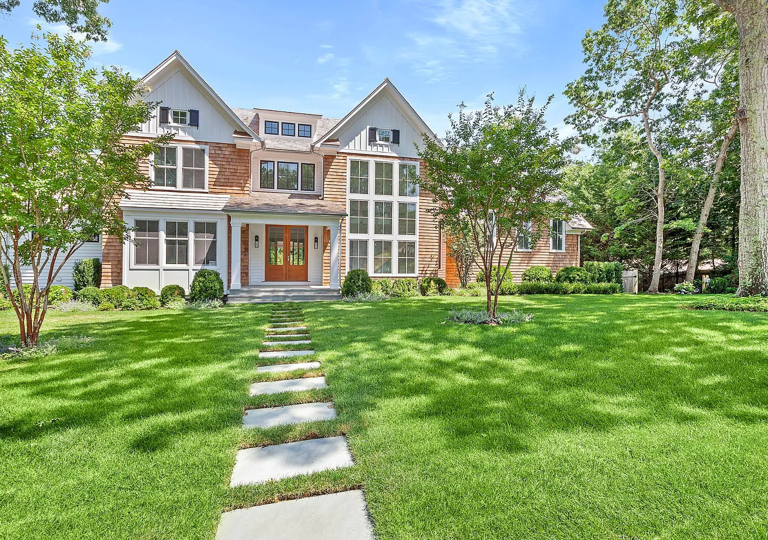 Spectacular Home Near East Hampton Village — Photo 1