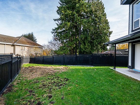 4th image of 14271 Grosvenor Rd