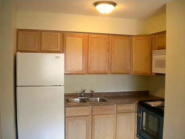2105 Hillview Rd — Photo 4