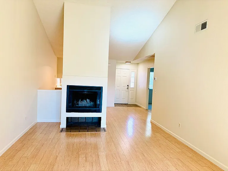 1211 Capri Way #3 — Photo 2