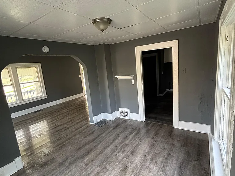 1402 Prouty Ave — Photo 9