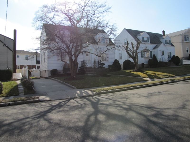 1st image of 89 CANTERBURY AVE