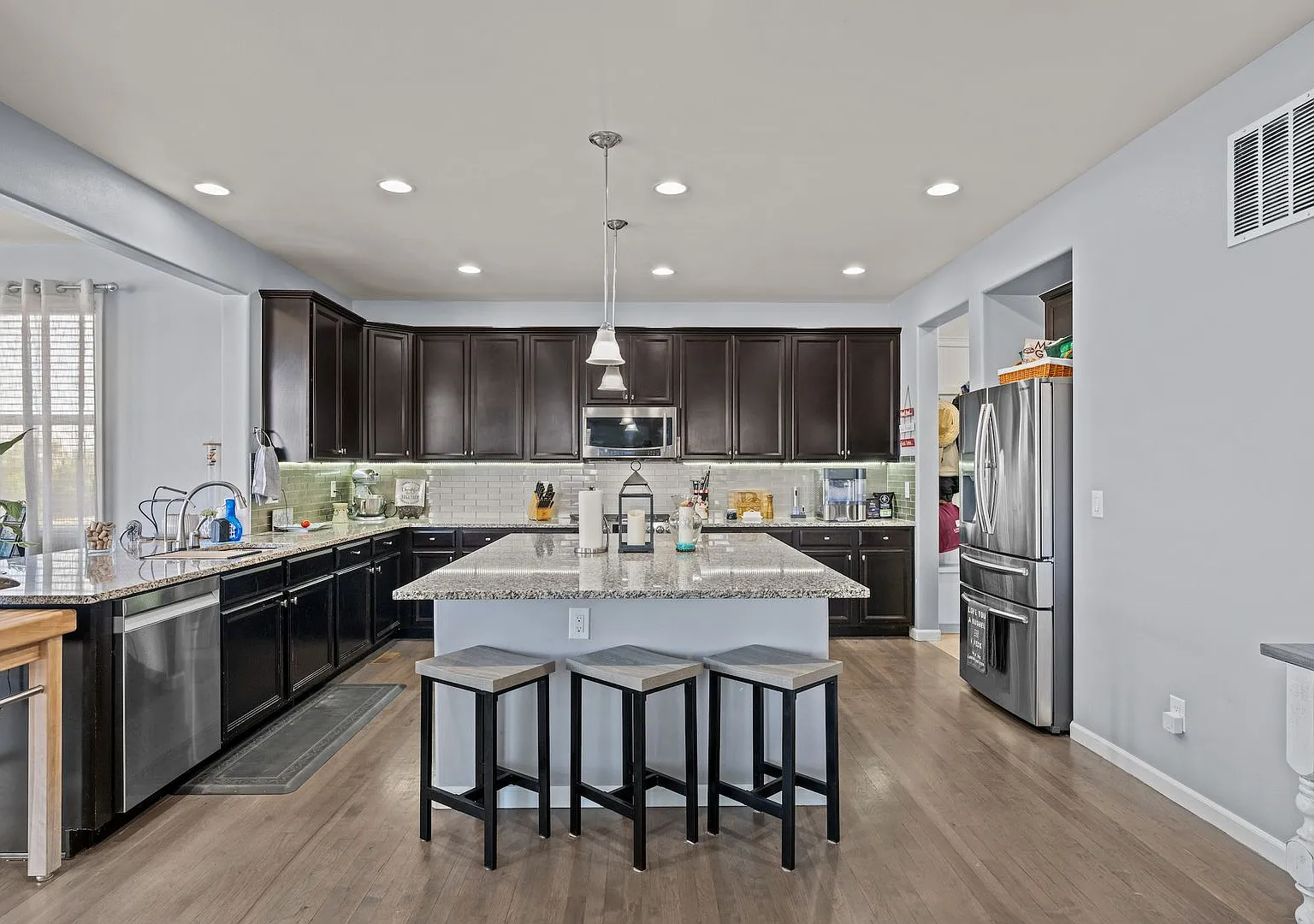 Gorgeous home with spectacular Front Range views! — Photo 4