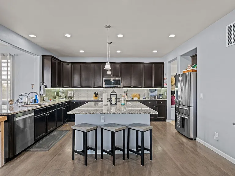 15411 Village Cir — Photo 4