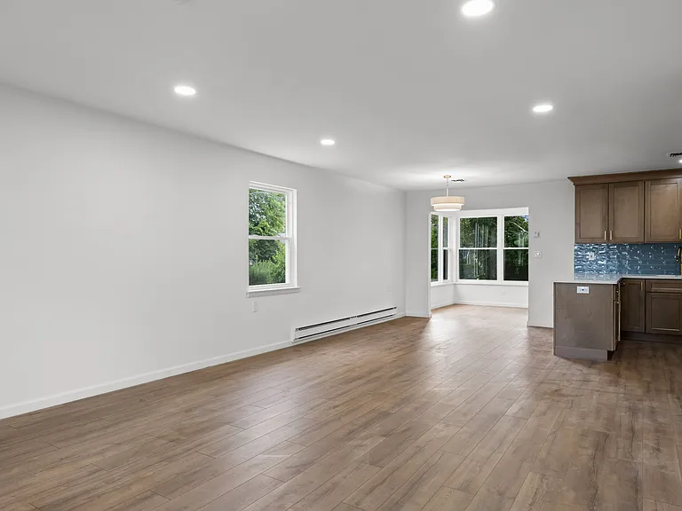 109 Huntington Dr — Photo 6