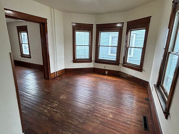 3rd image of 587 N Courtland St