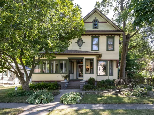 401 S 3rd St, Oregon, IL 61061
