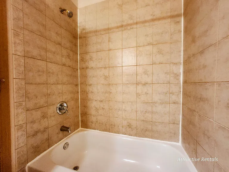 728 W 50th St — Photo 14