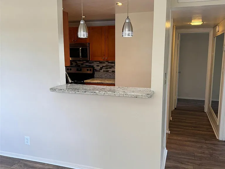1407 NE 56th St #201 — Photo 3