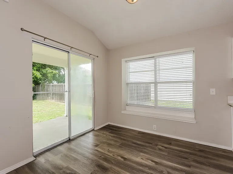 6730 Meadowcrest Dr — Photo 5