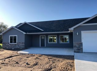 5560 Glenview Ln, Saint Cloud, MN 56303